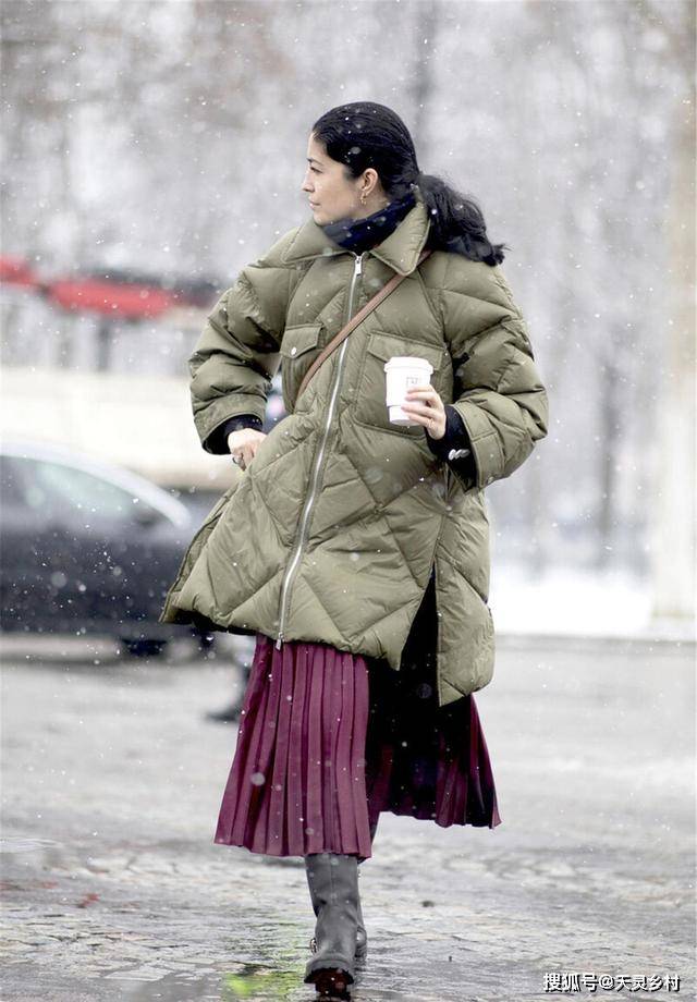 腰带 别再跟风加拿大鹅了,今冬流行的还有绗缝棉衣,4个技巧远离土气