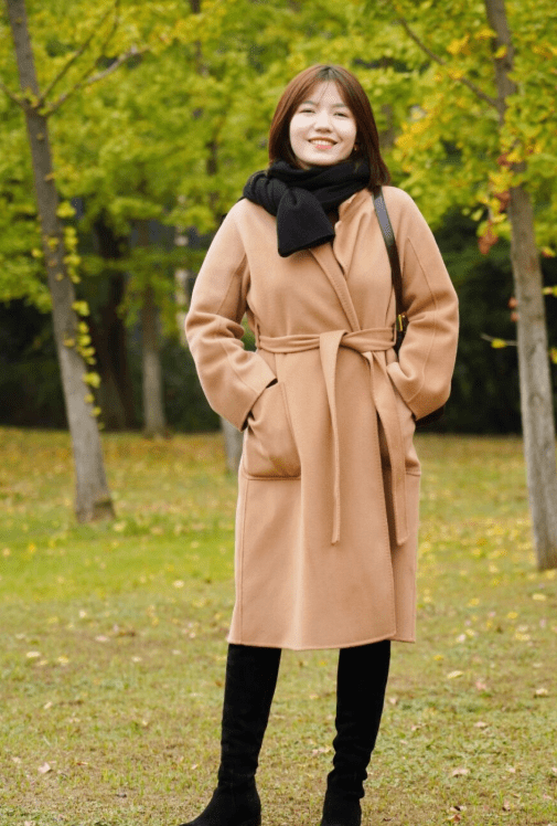 一身 别再穿一身黑了，今年流行的“棕色大衣”，是真好看，漂亮大气！