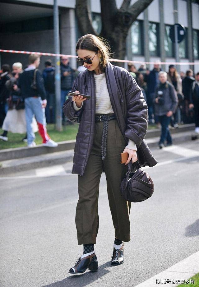 腰带 别再跟风加拿大鹅了,今冬流行的还有绗缝棉衣,4个技巧远离土气