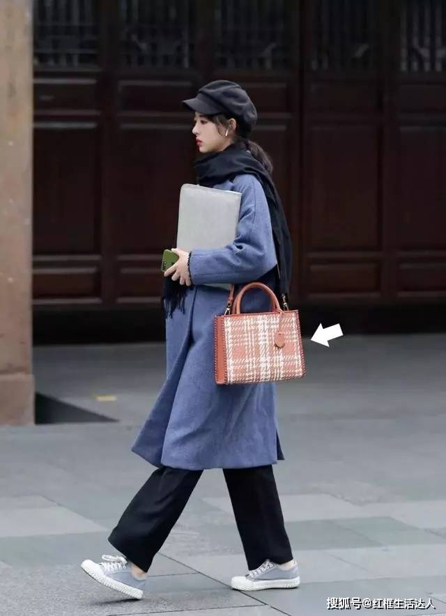 卫衣 棉服+牛仔裤，卫衣+阔腿裤，学生党这样穿，减龄还时髦
