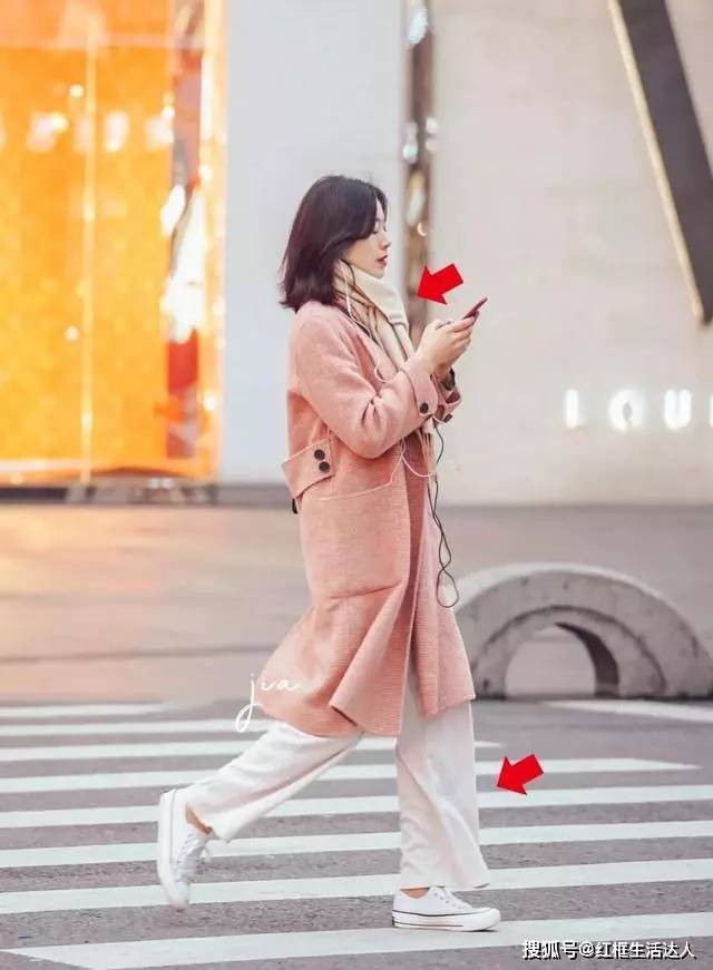 卫衣 棉服+牛仔裤，卫衣+阔腿裤，学生党这样穿，减龄还时髦