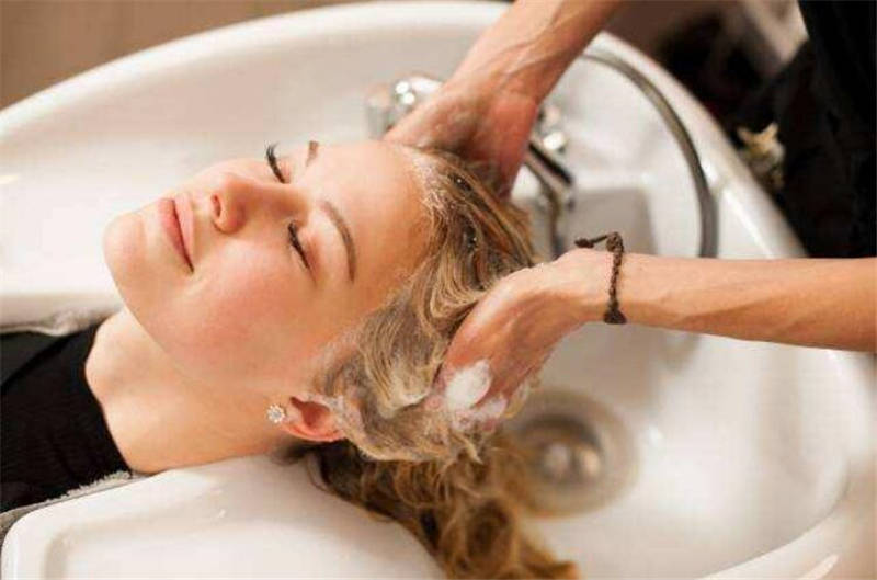 洗头|34岁杨幂再演古偶剧，《斛珠夫人》火热开播，吃瓜群众：发际线又回来了