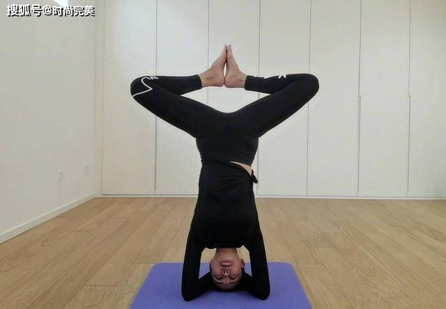 设计 佟大为夫妇合体亮相，关悦穿露肩裙性感大方，硬把老公衬成背景板