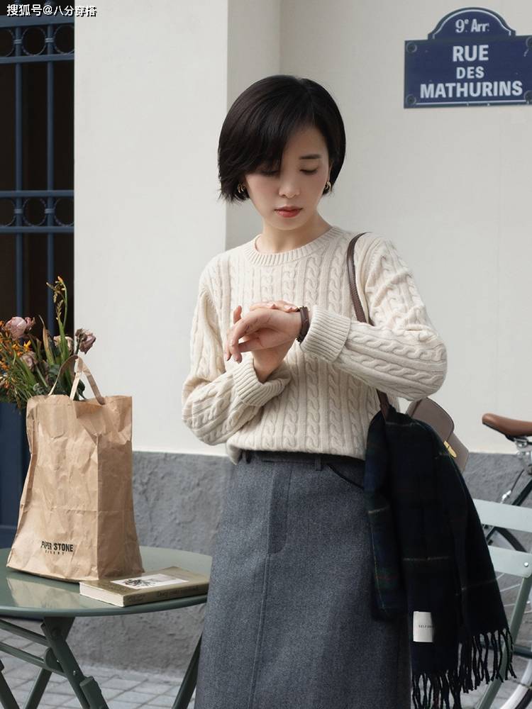 毛衣 冬季就适合穿“法式风毛衣”，这些单品百搭又显气质，美得高级