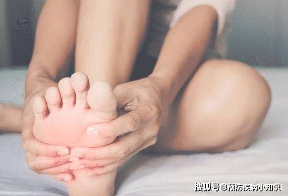 代谢|体内有癌，脚部先知？医生：腿部发现“3种”异常，趁早检查