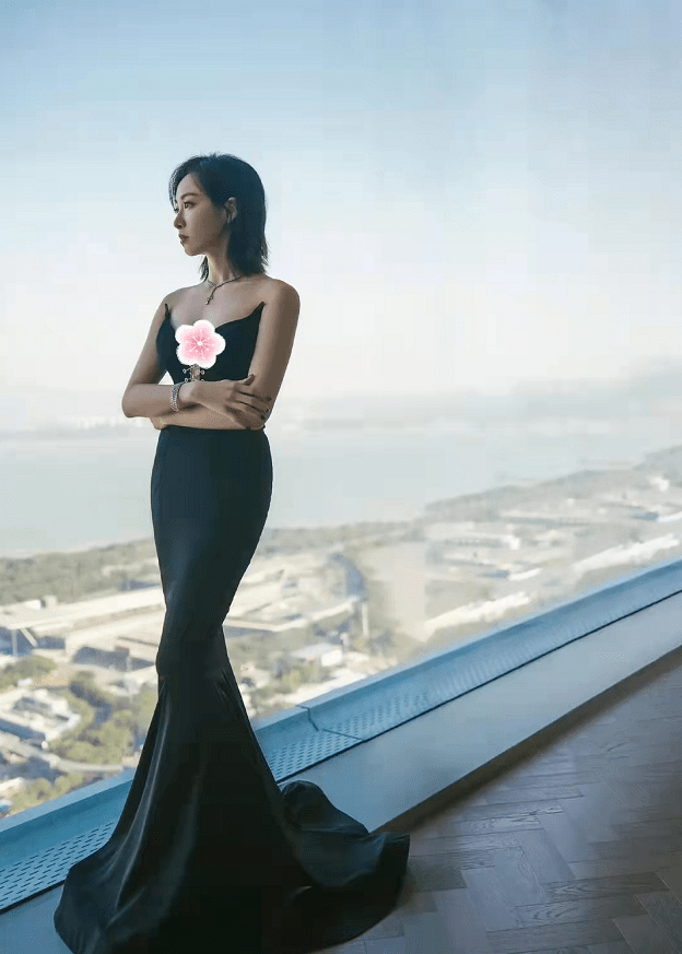 高定 芭莎红毯竞争激烈！宋茜把自己穿成美人鱼，杨幂baby靠高定抢风头