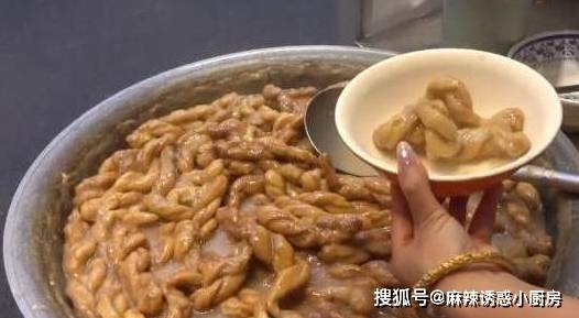 地区|大妈早餐只卖“它”1碗5元,每天能卖6大盆,外地人:吃1次就够了