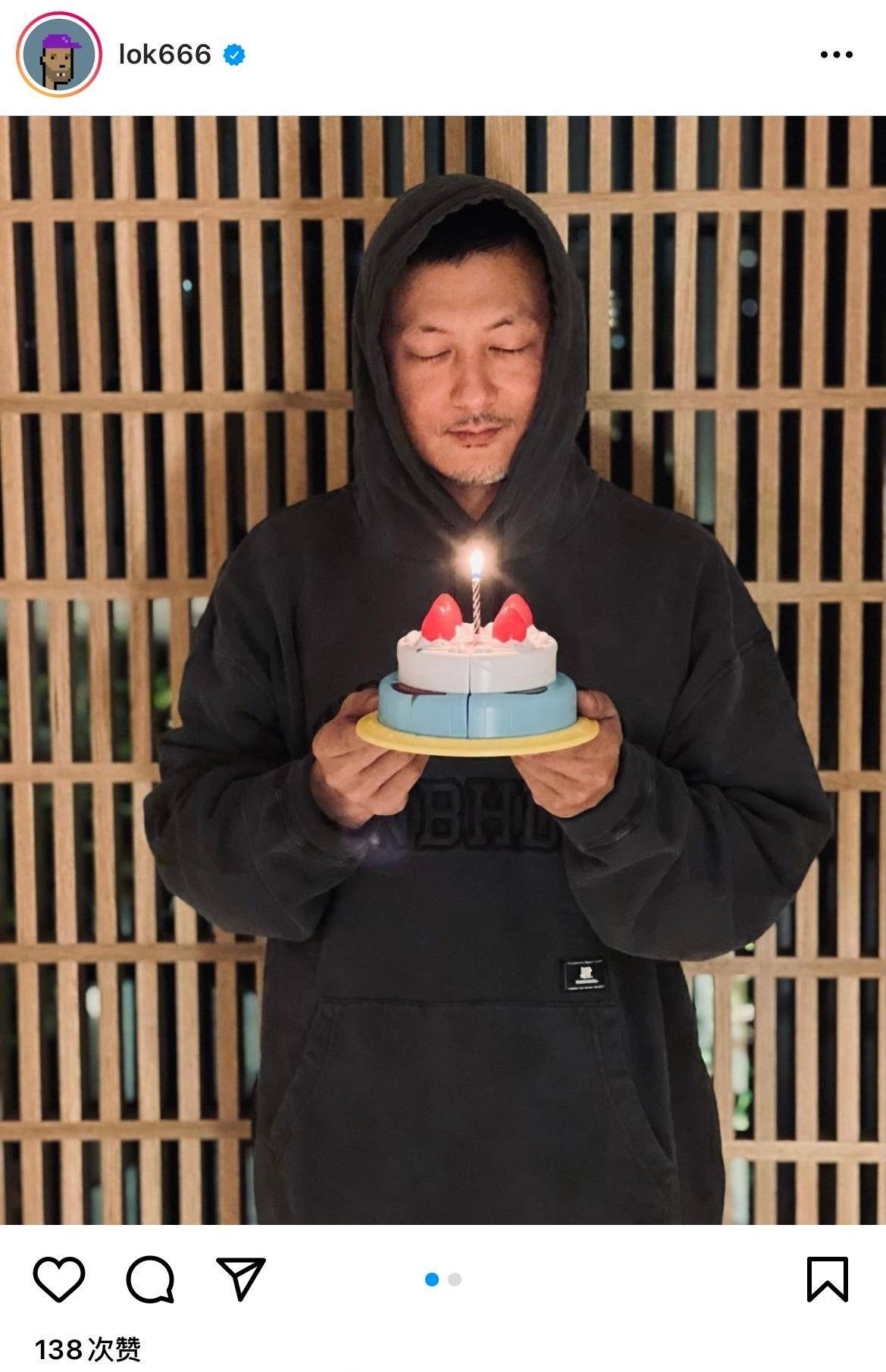 余文乐 余文乐生日太隆重！40穿连帽卫衣豪华闺蜜团作陪，同框娇妻不显老