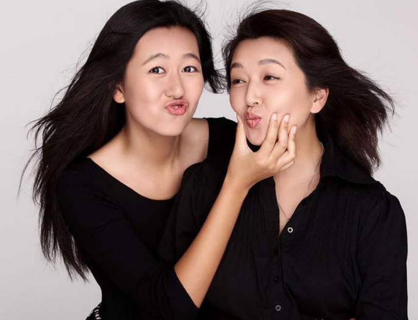 53岁江珊的丈夫近照曝光,原来是他,比前任靳东还帅_女儿