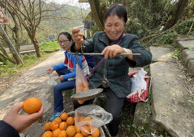 大桥|重庆游不一样玩法：乘绿皮火车逛废弃古镇，赏中国第二铁路大桥