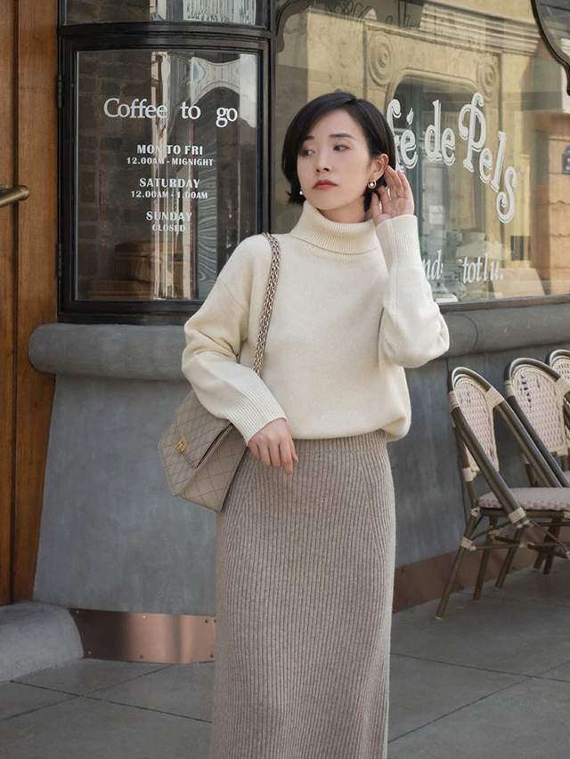 黑色 女人年过40穿衣要体面，为你分享5个实用半身裙，帮你打造好气质