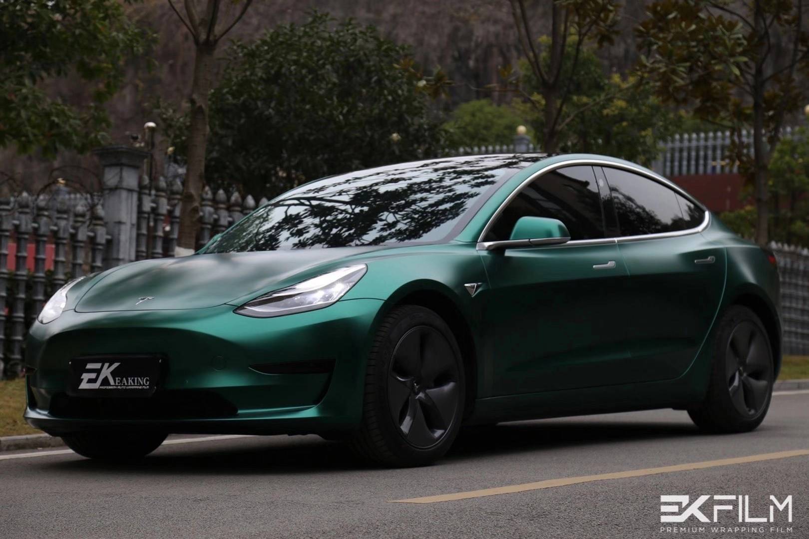 特斯拉model3汽车ek改色膜电光金属祖母绿