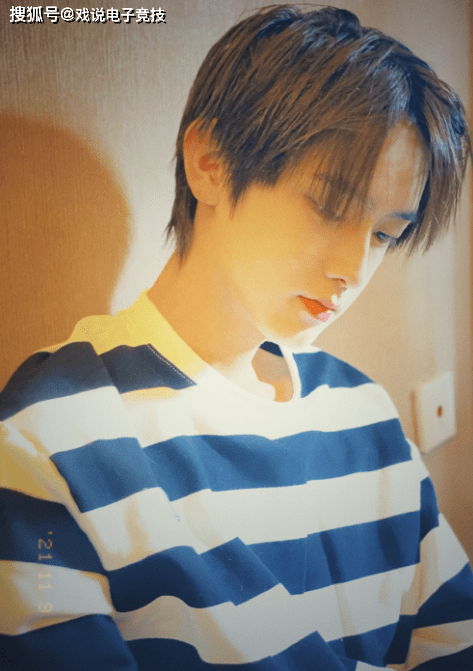 顶流|王者荣耀：苏勋伦KS首秀，三大美女主播陪玩？这待遇实属顶流