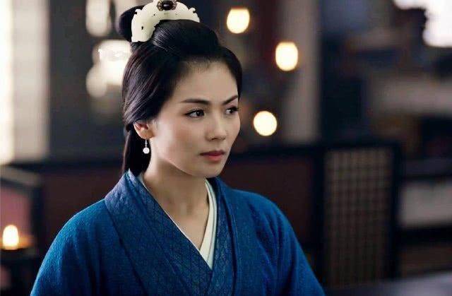 李少红|首播热度冲上第二，42岁刘涛强行扮嫩，她凭什么能打败马思纯？