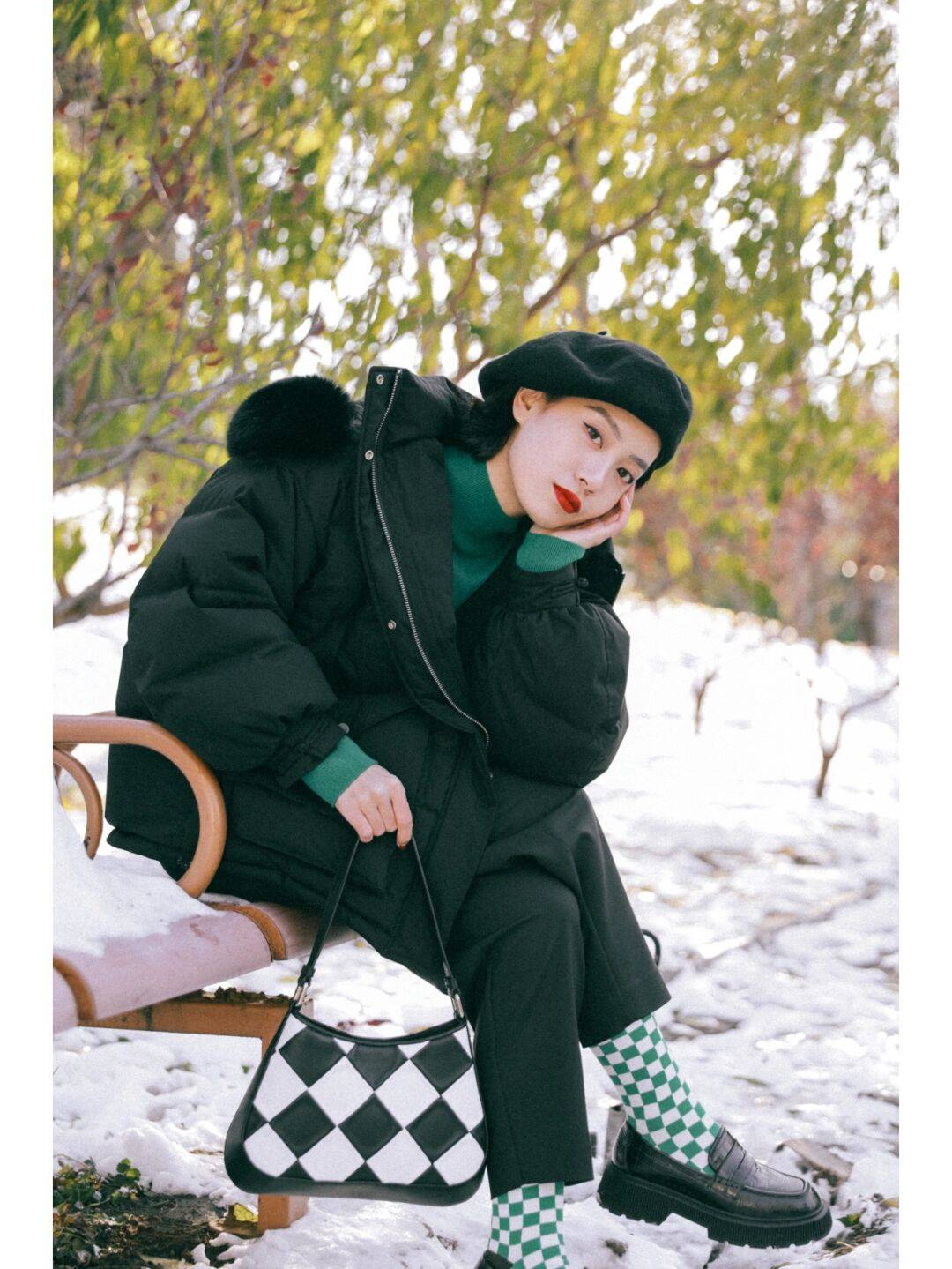 显得 羽绒服不要乱搭，看看这几组搭配方式，保暖洋气又显气质