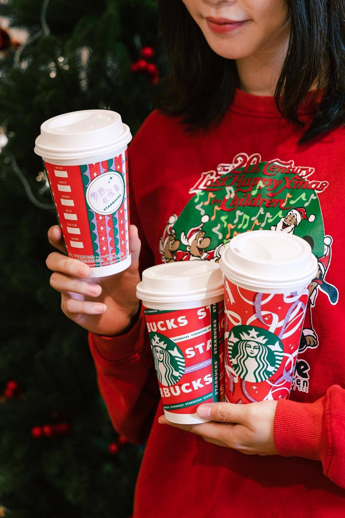 星巴克红杯回归圣诞限定特饮隆重上市时尚氛围感满分