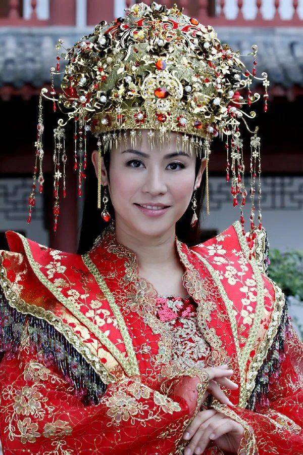 幻想身材丰满，眼窝明显脸干瘪，这11位大龄女星打碎我对少女的幻想