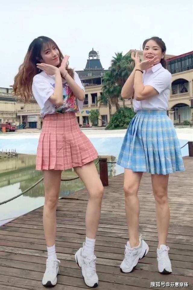 网络 高颜值母女走红网络！女儿貌美如花，妈妈打扮时髦女团身材更出众