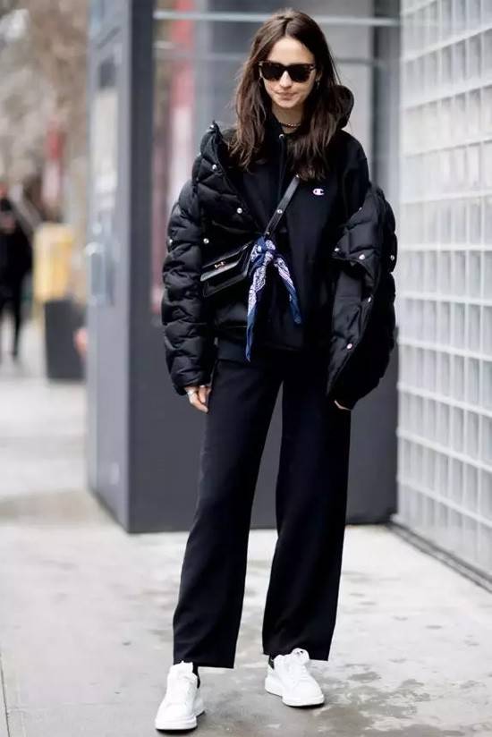 颜色 今年冬天的王炸组合“羽绒服+卫衣”，保暖又洋气，好穿易上手