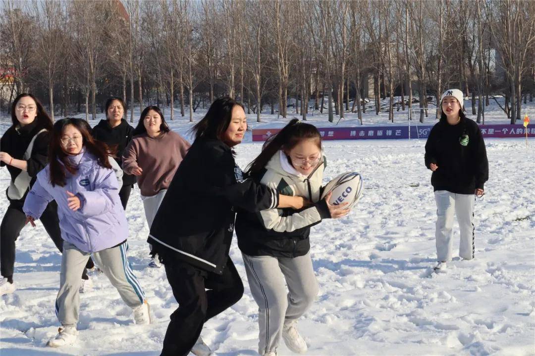 冬奥会点燃绿岛冰雪热情沈阳城市学院雪地橄榄球俱乐部联赛正式开启