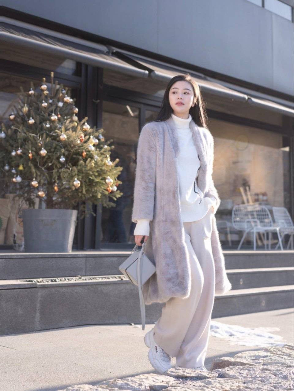 颜色 冬天皮草推荐：25-30岁小姐外套+半裙成熟又好看，高贵华丽显气质