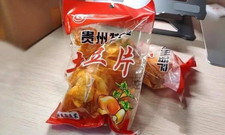 蛋黄酥|建议大家：遇见这5款“平价零食”别手软，包装丑，却好吃便宜！