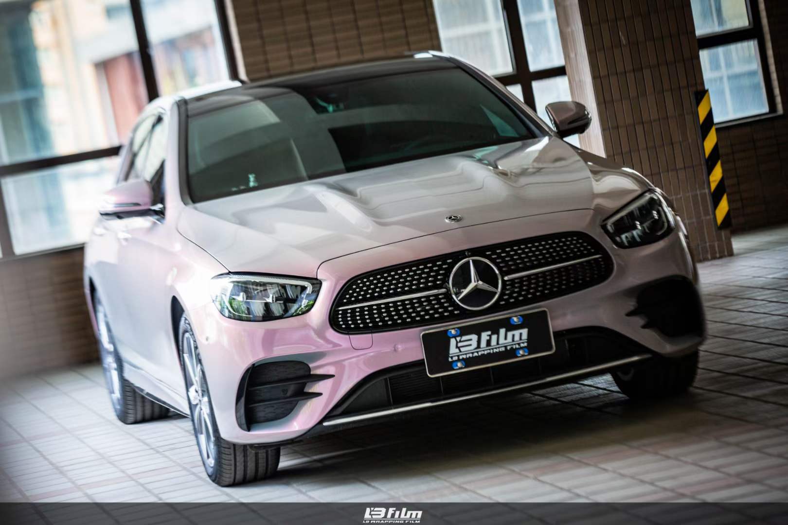 奔驰e300汽车贴膜lb改色膜钻石梦幻火山灰