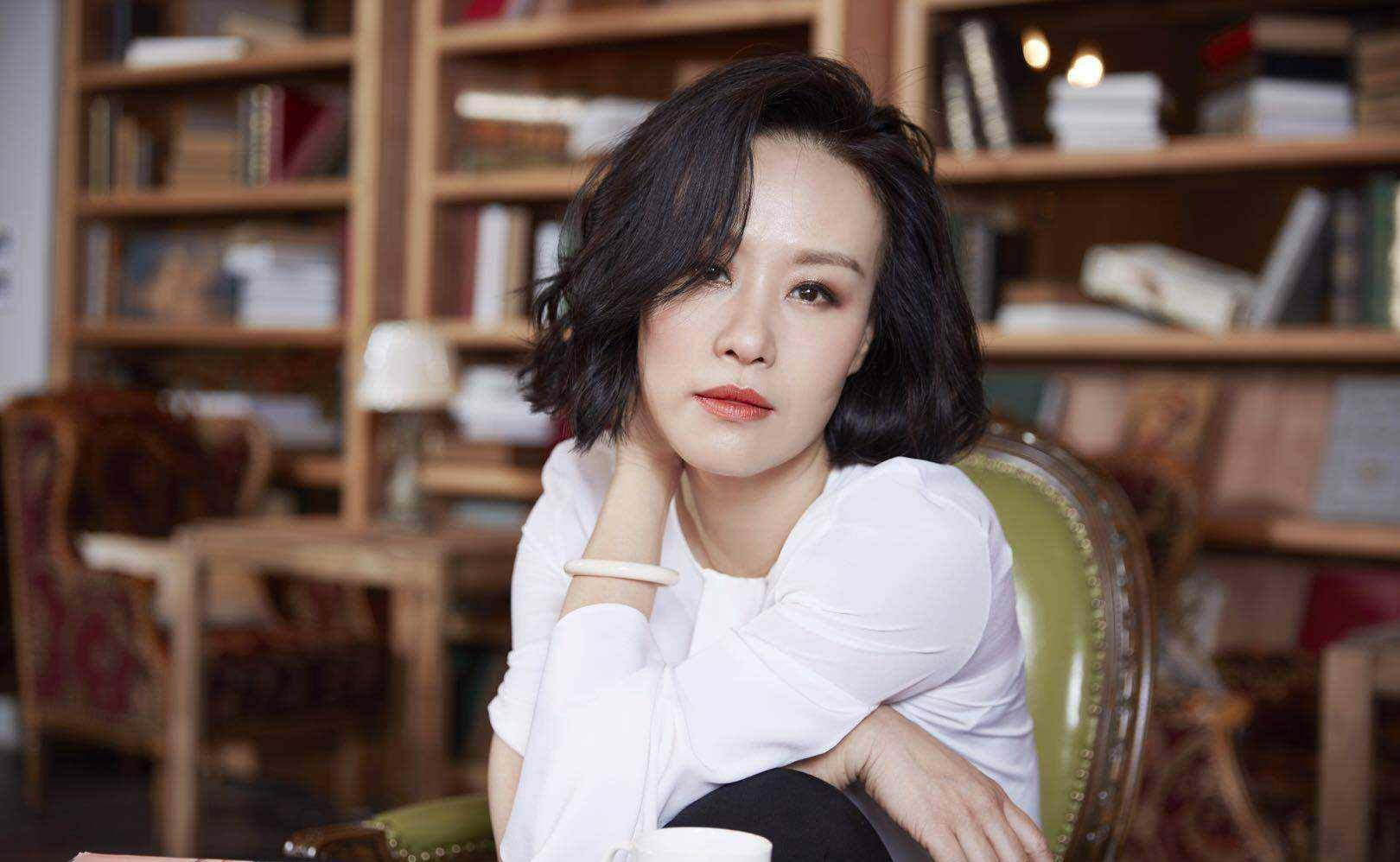 演技|29岁成奥斯卡终身评委,54岁已功成名就的她,如今甘心演配角