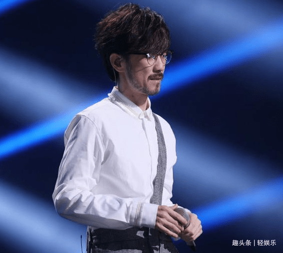 前辈|50岁情歌教父参加综艺，却遭20出头的评委点评，青铜点评王者？