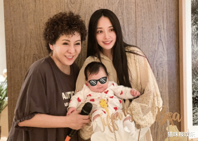 张娜拉照片“刁蛮公主”张娜拉近照面对镜头自信微笑