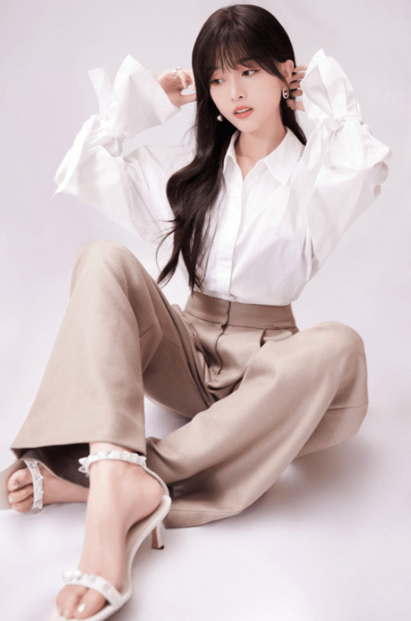 使用了 吴宣仪新发型太好看了！白色衬衣搭配西装裤，这一身越看越高级