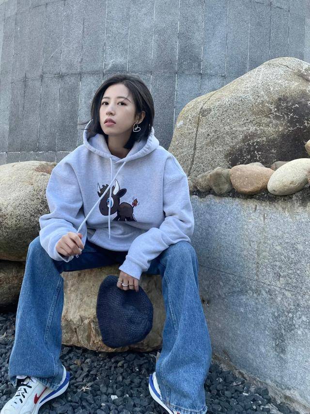 短裙 今年最流行的保暖穿搭,时髦好看的“不露腿”搭配