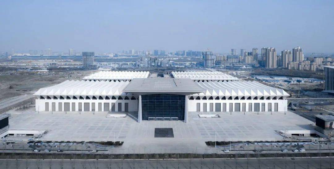屋顶大型公共建筑设计：西安丝路国际展览中心案例