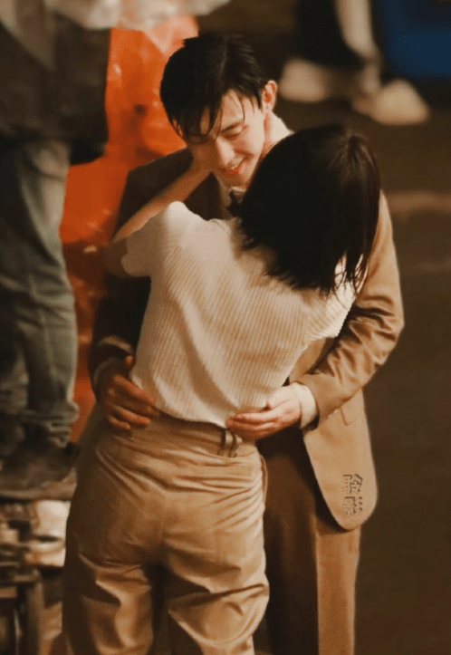 电影|邓伦太会选剧了，新剧《夜旅人》杀青，男主人设号称民国天花板！