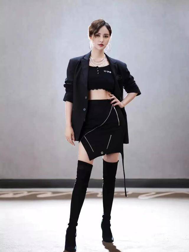 短裙 今年最流行的保暖穿搭，时髦好看的“不露腿”搭配