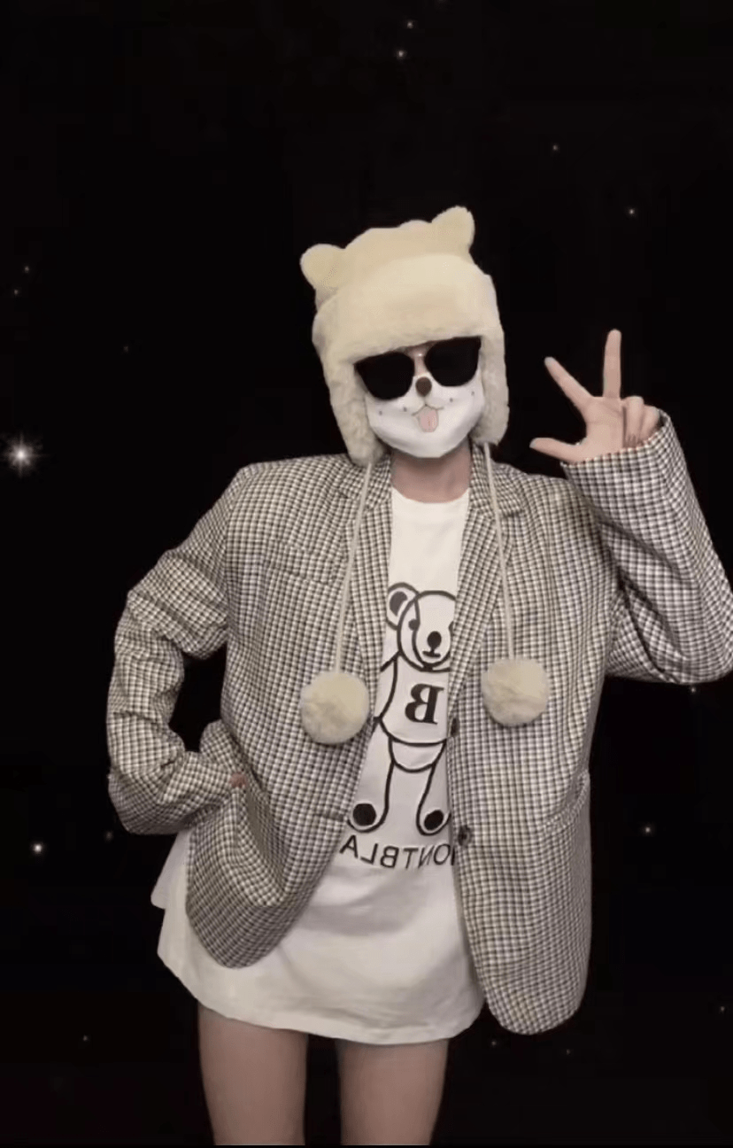 千万女网红可爱屁露脸翻车?和球球如"复制粘贴",被指满脸科技