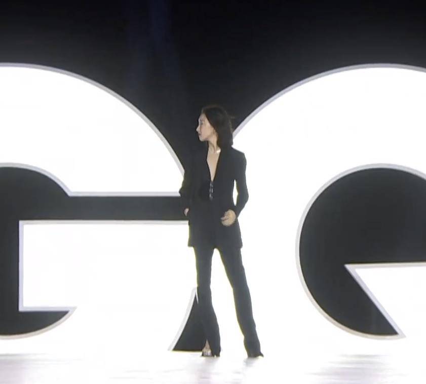 仙女GQ年度最美红毯:热巴雀斑妆出战,baby仙女棒接招,金晨红气逼人