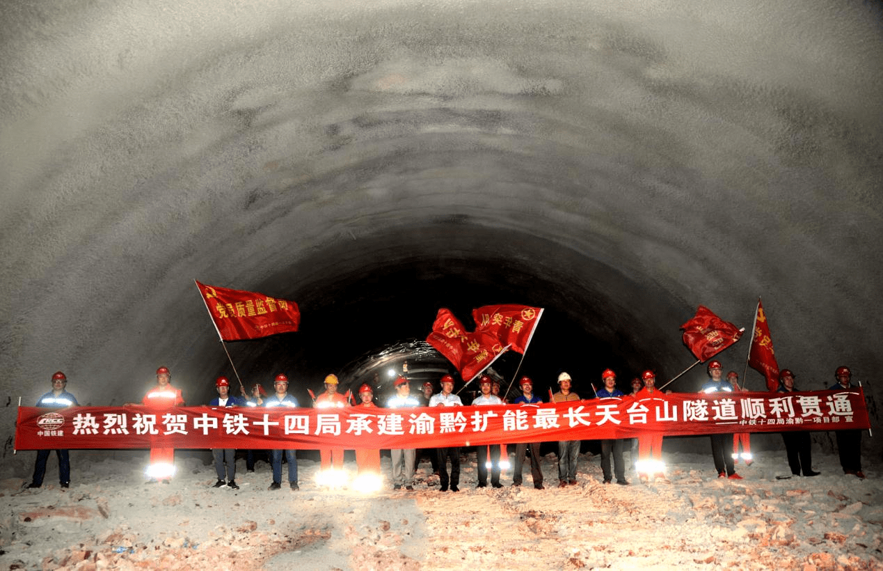 银昆高速天台山隧道图片