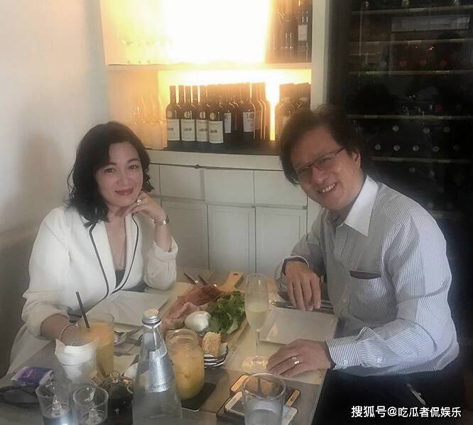 李文辉和陈少霞一见钟情,相差20岁的两个人在2016年步入婚姻殿堂.