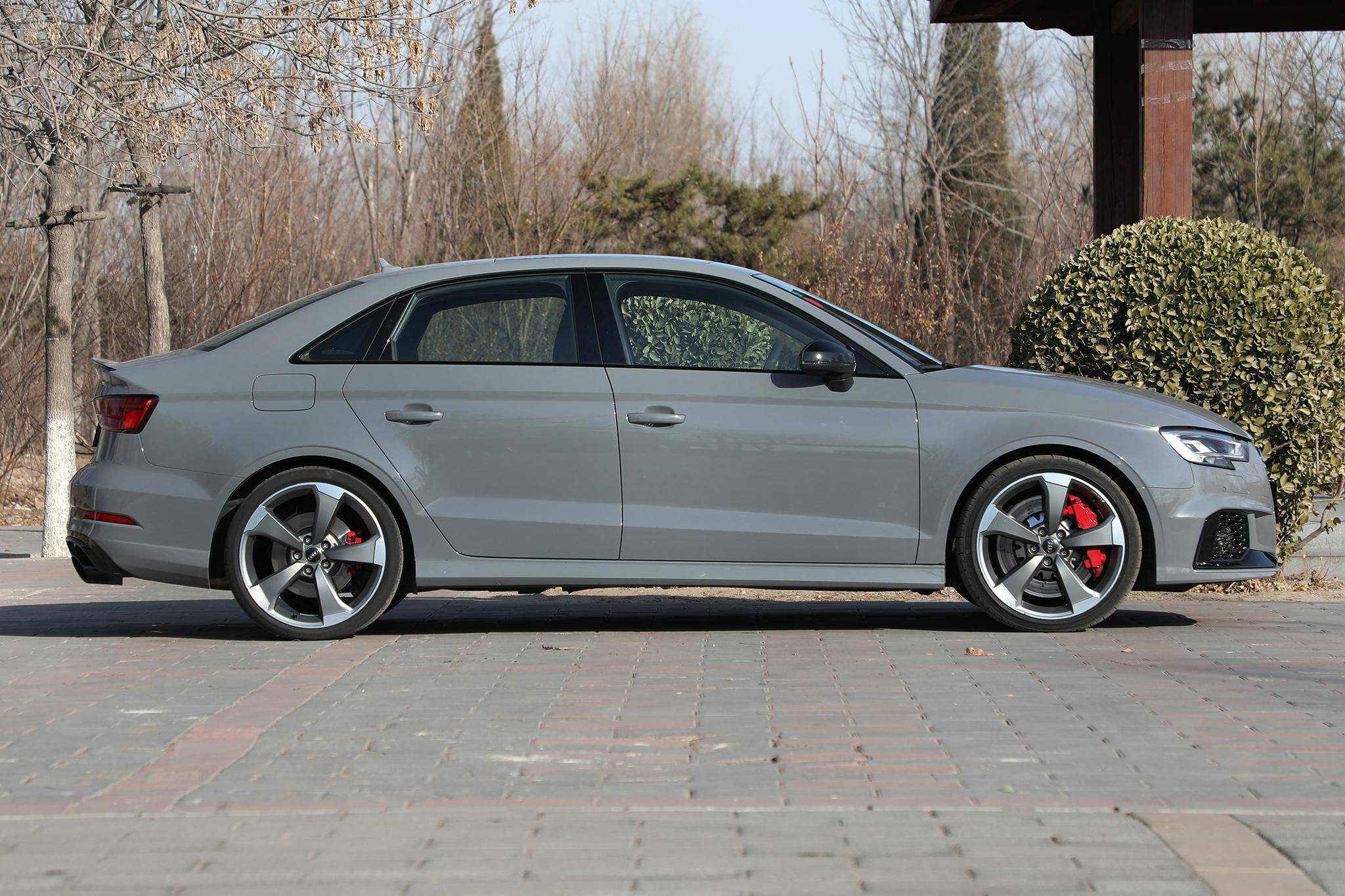 50万的德系钢炮奔驰a45还是奥迪rs3