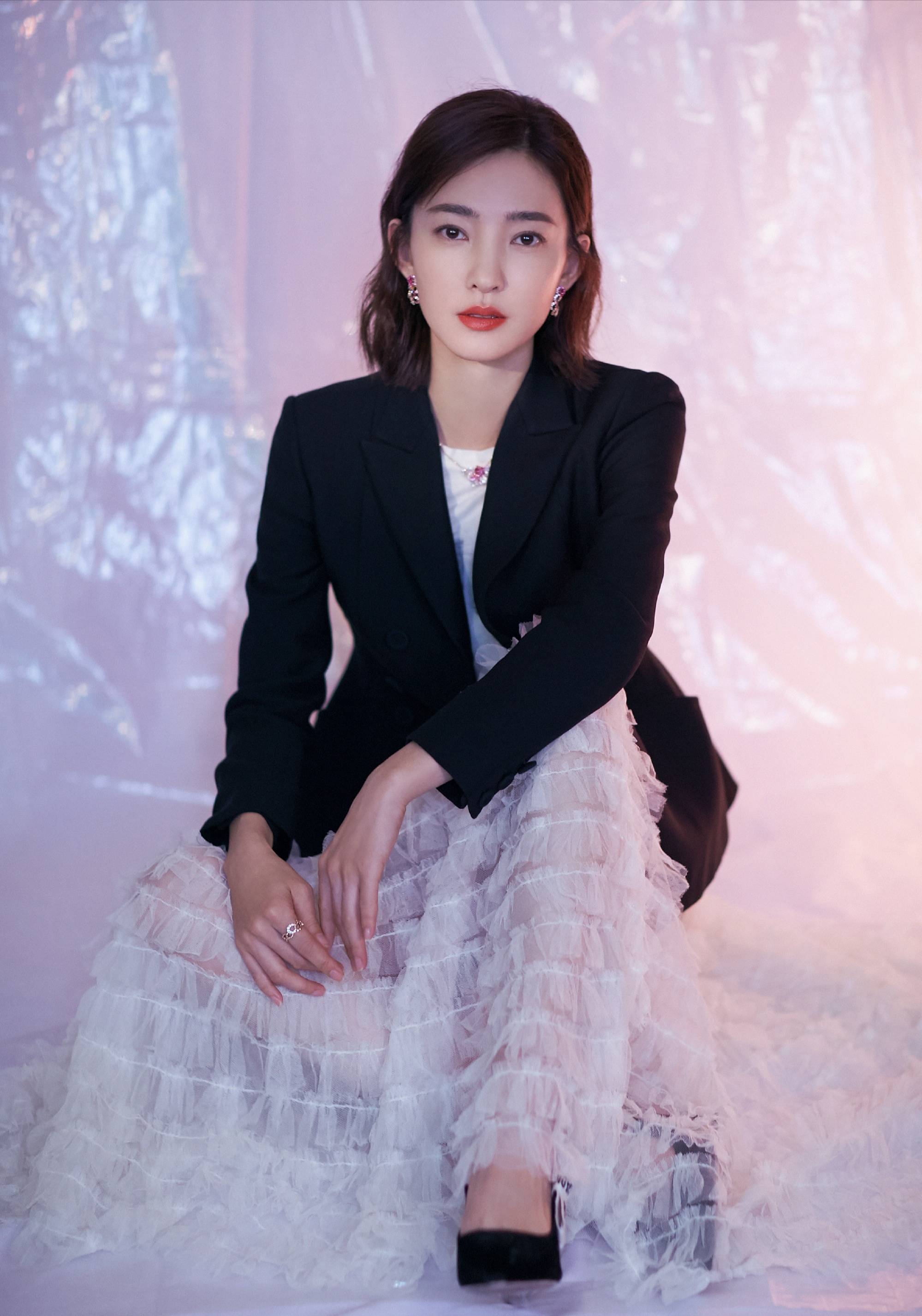 原创王丽坤穿渐变运动装时尚减龄休闲装穿出高级感