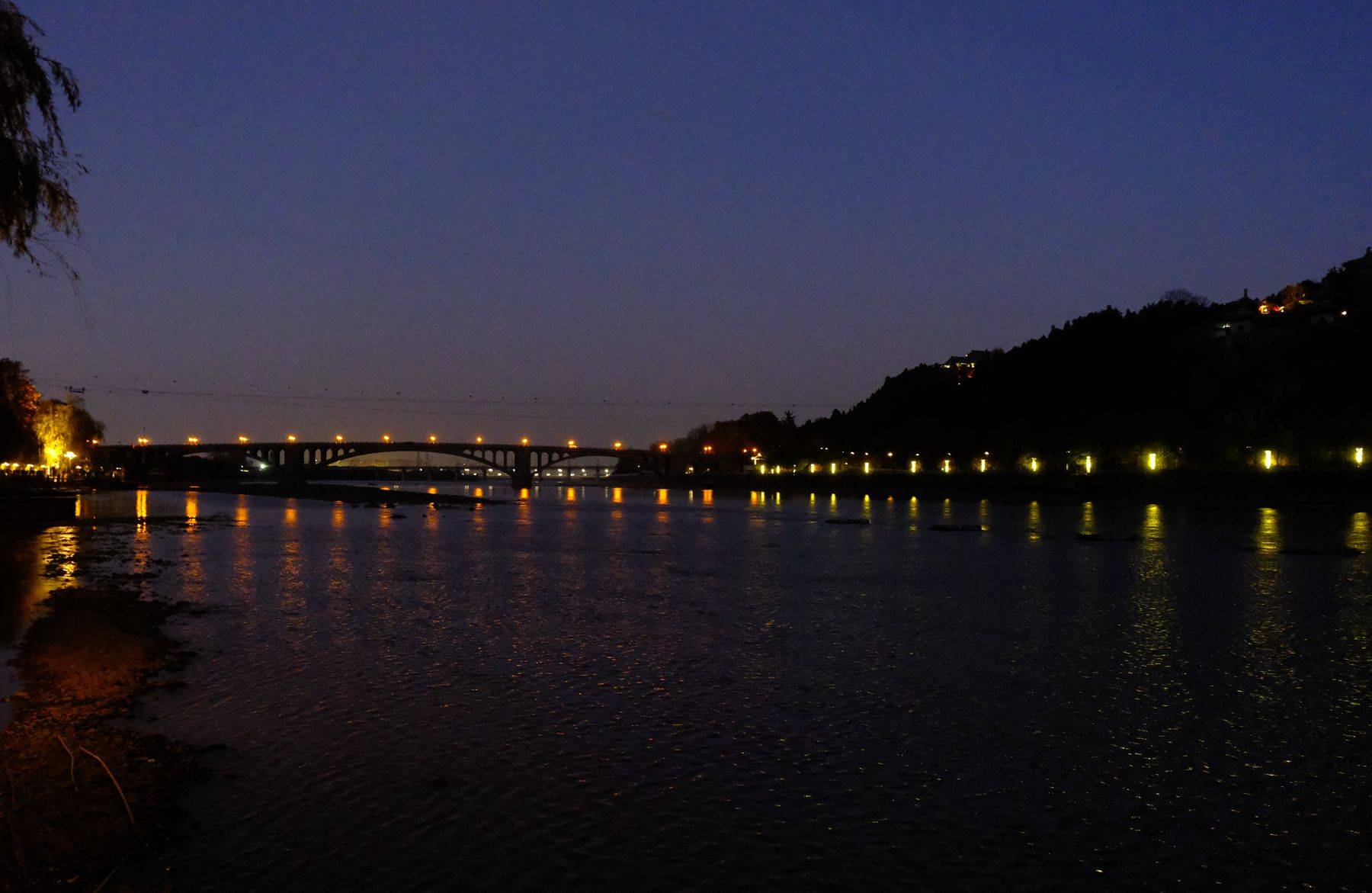 感觉|忽然就想去龙门石窟看看夜景。