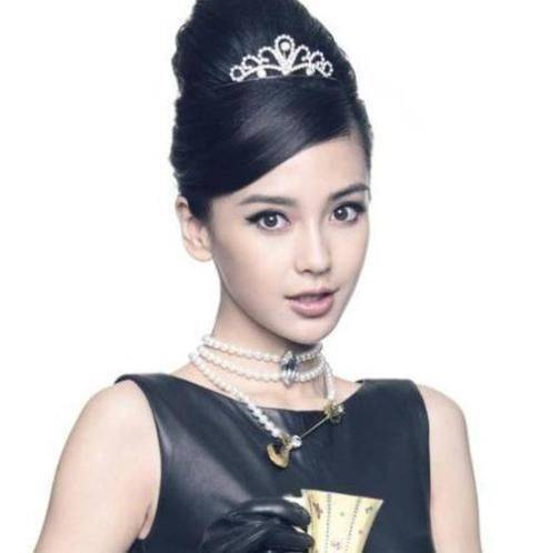 赫本女明星的赫本造型：baby精致，赵丽颖呆萌，而她模仿出了赫本精髓