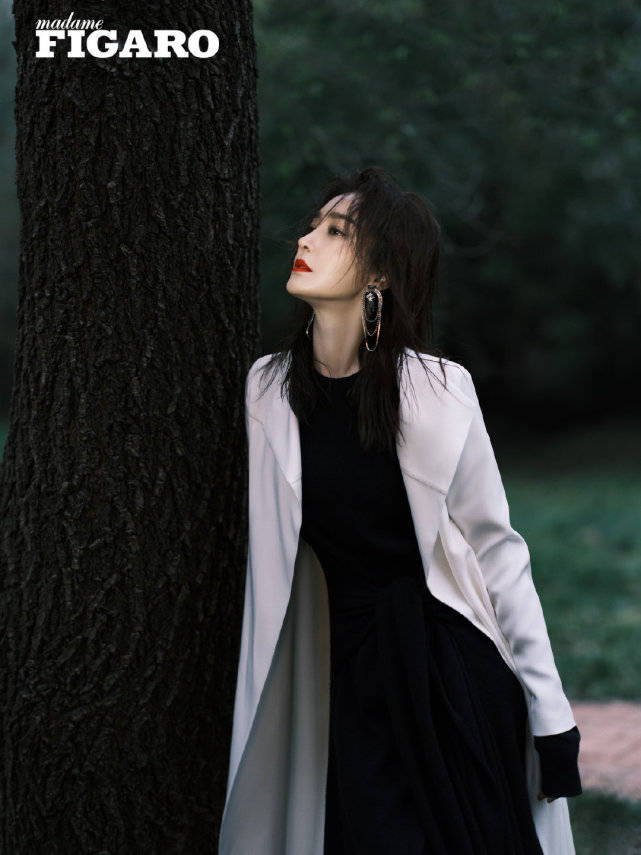 女王 “白月光”秦岚不扮古装照样惊艳！演绎出百变职场女王，气质绝杀