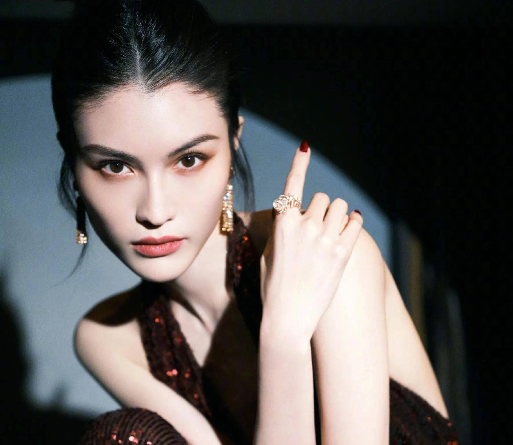 维密超模何穗的娱圈变脸史她远比你想象的更精彩