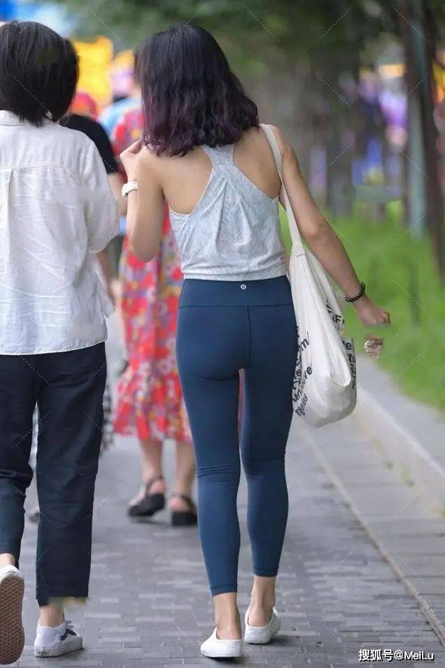 服装 大圆型领口上衣的好处，清爽舒适
