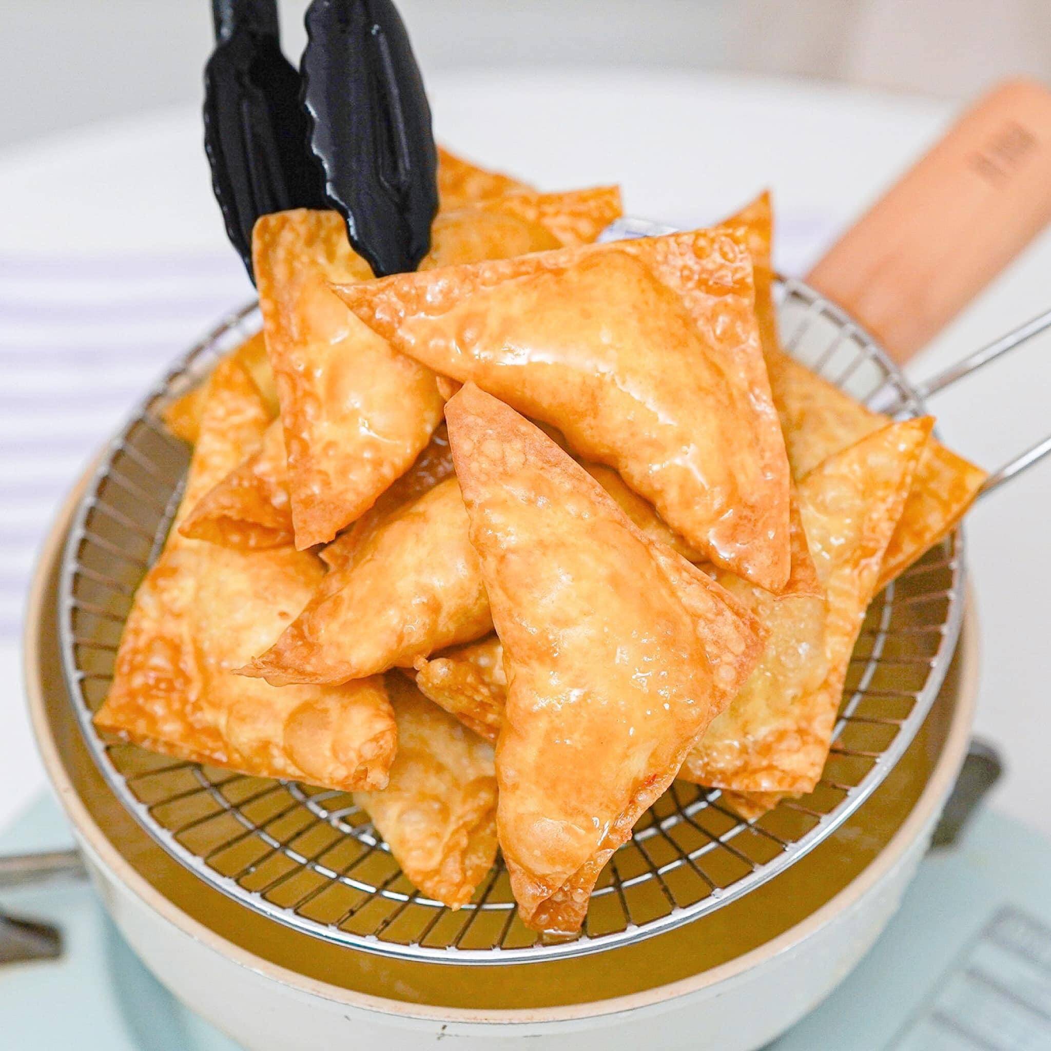 泰国美食黄金炸虾仁饺