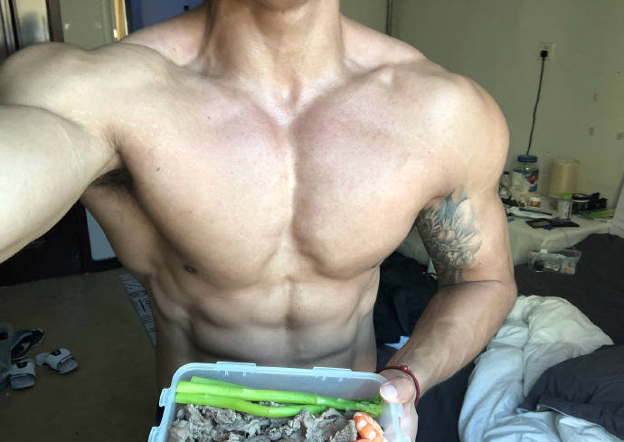 霸氣男友臂，帥氣公狗腰，25歲保定小伙擼鐵鍛造滿身肌肉，真帥氣！ 健身減肥達人 第2张