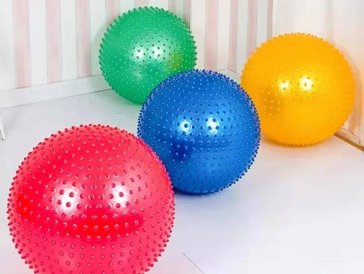 3种大龙球的玩法,超级锻炼孩子的专注力和平衡力!