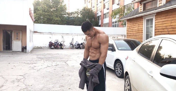 霸氣男友臂，帥氣公狗腰，25歲保定小伙擼鐵鍛造滿身肌肉，真帥氣！ 健身減肥達人 第10张